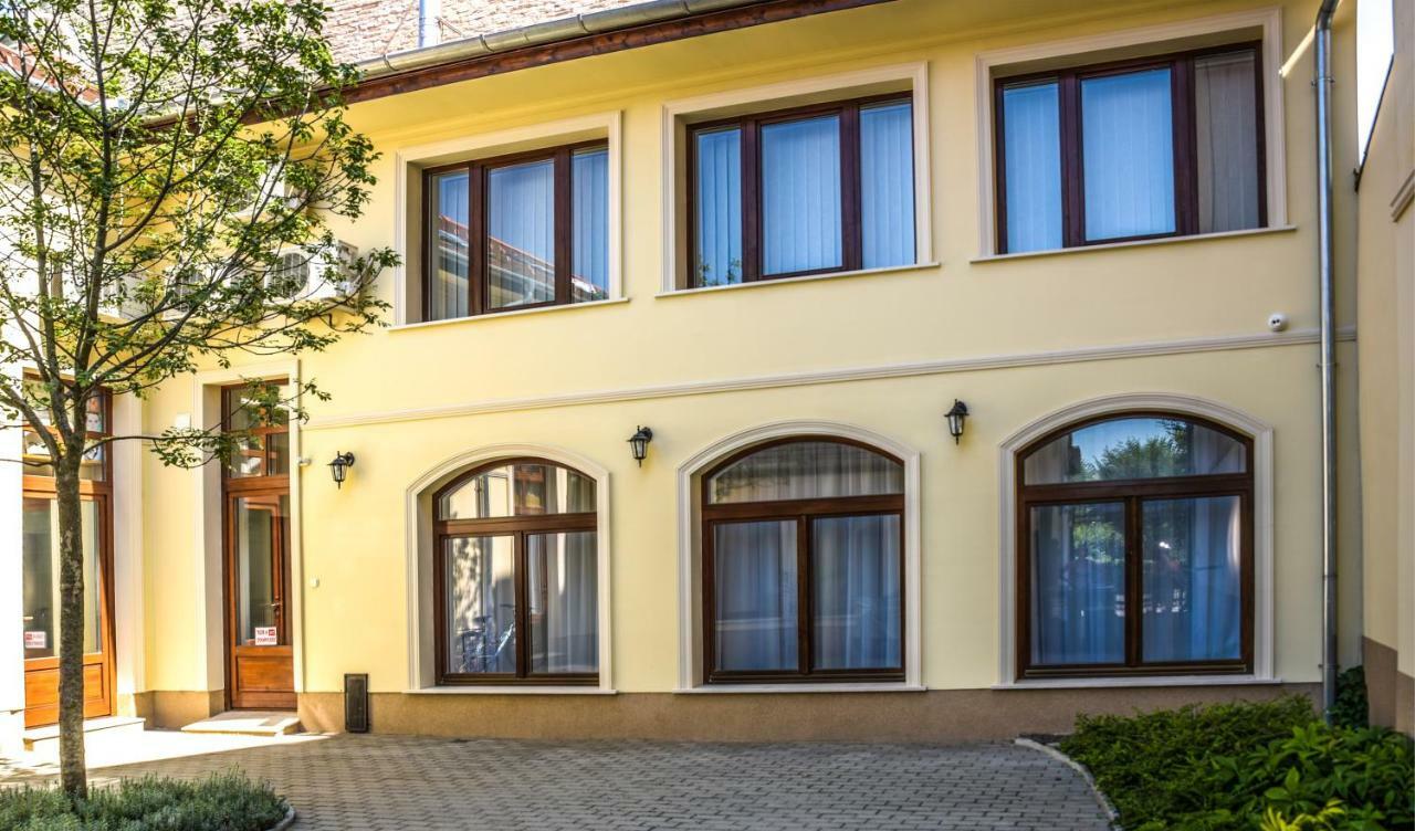 Cegléd Centrum Apartman מראה חיצוני תמונה